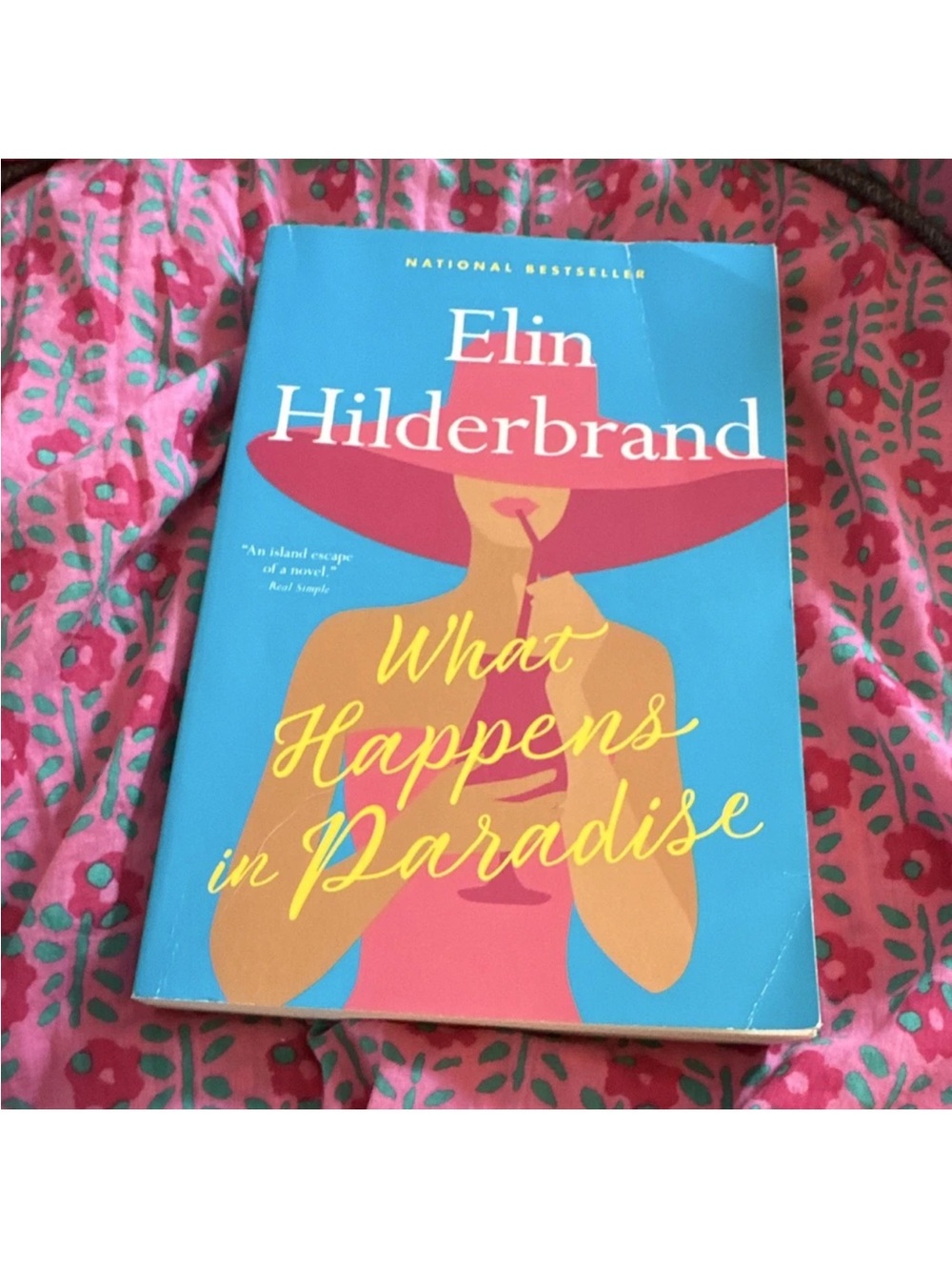 🌴 Elin Hilderbrand - What Happens in Paradise - ISBN 9780316371469
